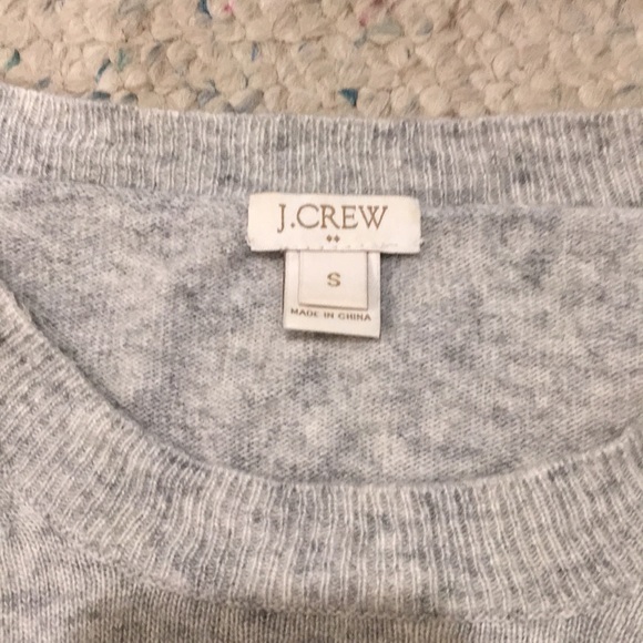 White and gray striped sweater - Picture 4 of 5